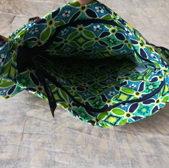 Vera Bradley NWOT crossbody purse. - Picture 12 of 16